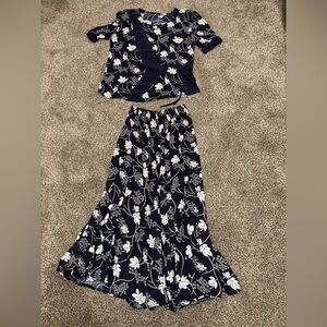 Floral Navy and White Two-Piece Set Blouse & Skirt Lightweight Size (M/L)